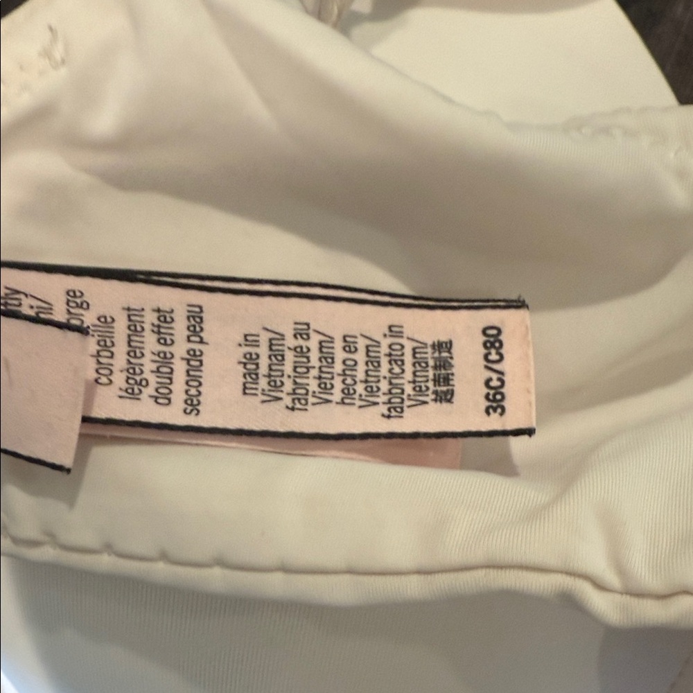 Victoria's Secret Black and Cream Bras - Picture 3 of 3